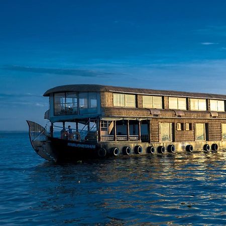 Готель Harmony Houseboats Alappuzha Екстер'єр фото