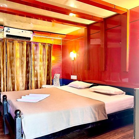 Готель Harmony Houseboats Alappuzha Екстер'єр фото