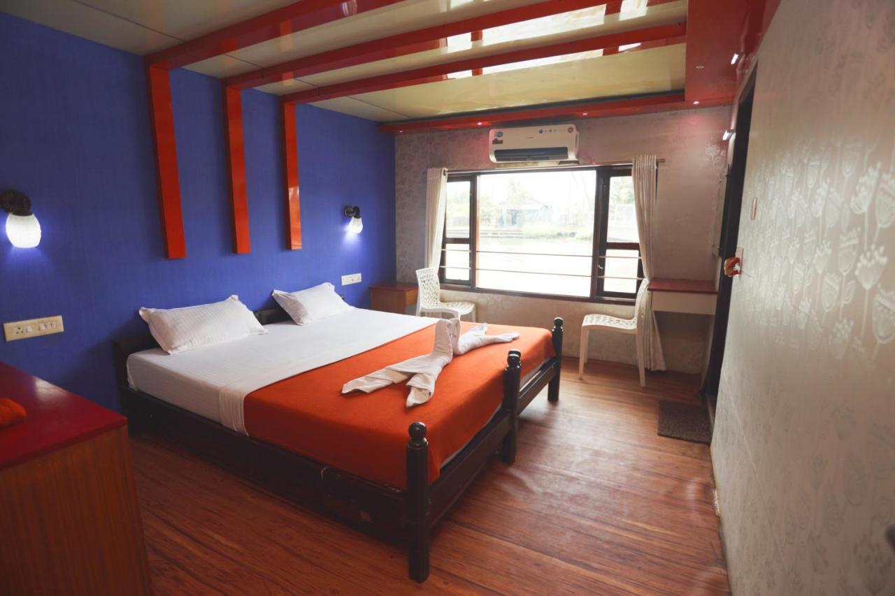Готель Harmony Houseboats Alappuzha Екстер'єр фото