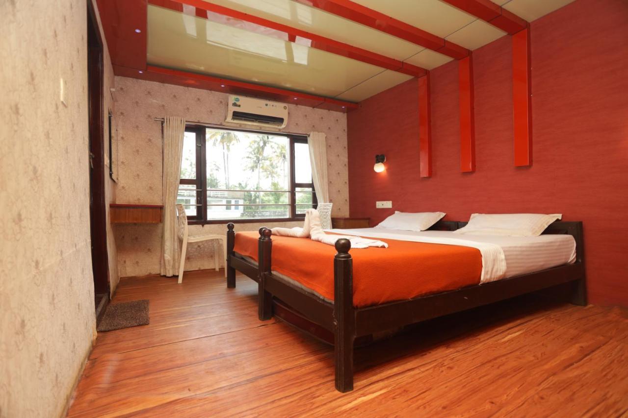 Готель Harmony Houseboats Alappuzha Екстер'єр фото