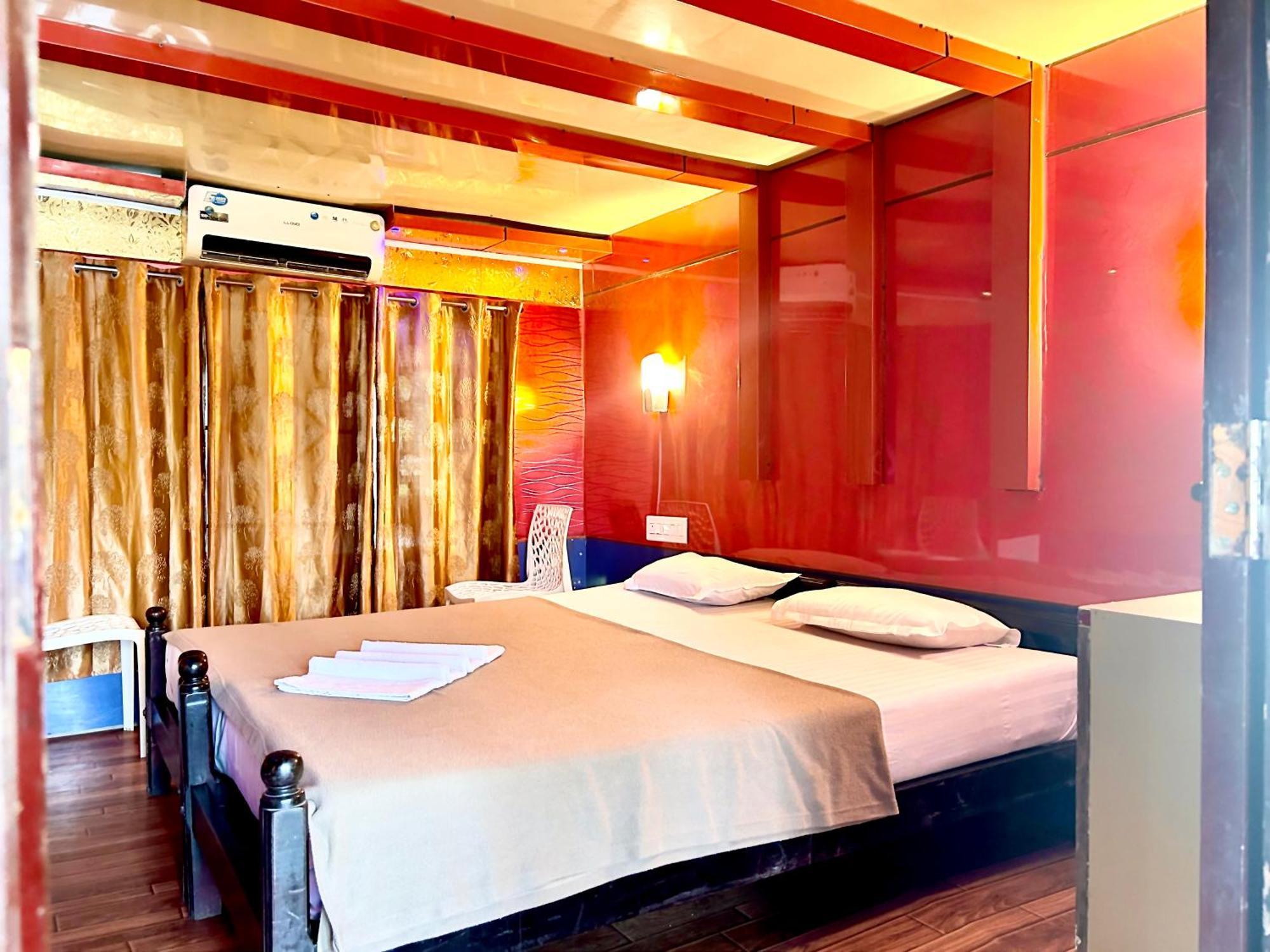 Готель Harmony Houseboats Alappuzha Екстер'єр фото