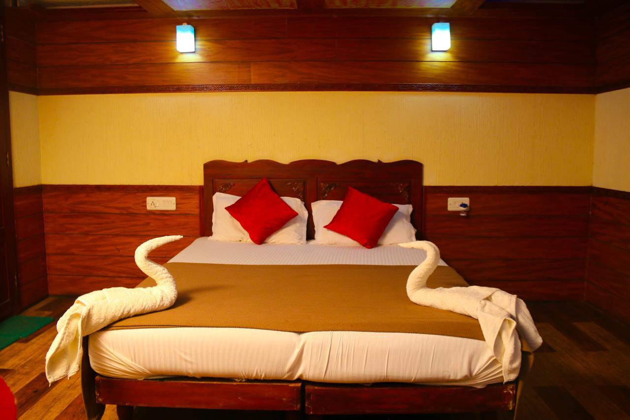 Готель Harmony Houseboats Alappuzha Екстер'єр фото